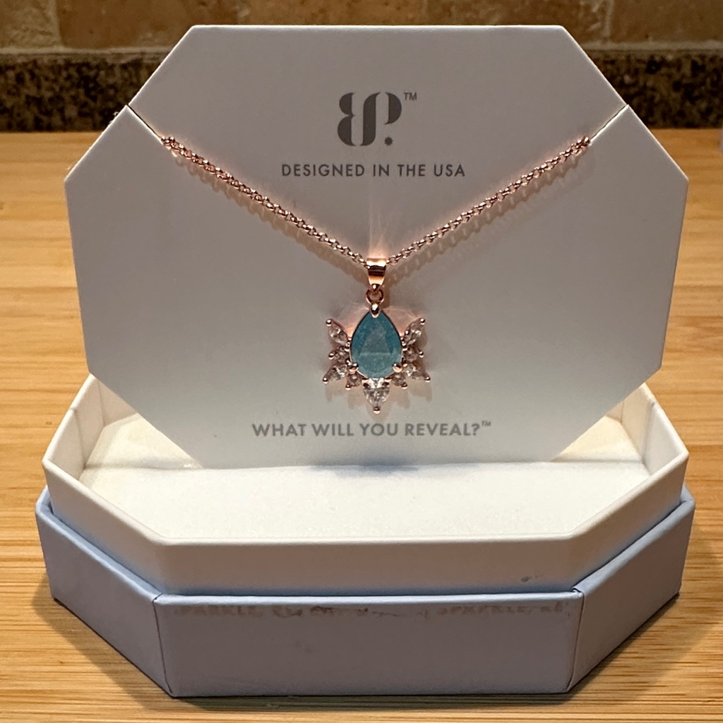 Elegant Blue Pendant Necklace